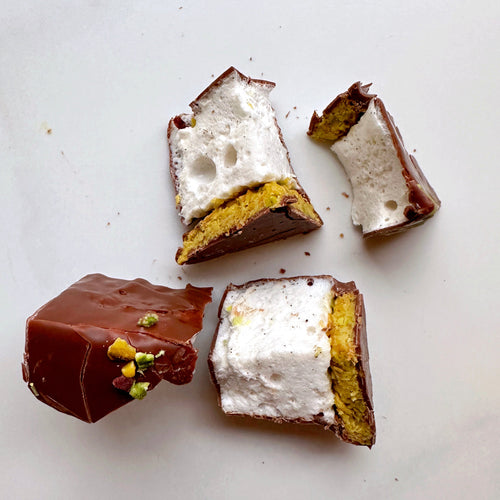 Dubai sjokolade Dubai sjokolade dubaibar dubai bar dubaisjokolade dubai sjokolade pistasj knafe pistasjkrem tiktok trendy baklava dubaichocolate knafeh påskesjokolade dubaiegg sjokoladeegg påskeegg dadler medjool ramadan minidessert eid dessert marshmallows marshmallow spongy tiktok viral