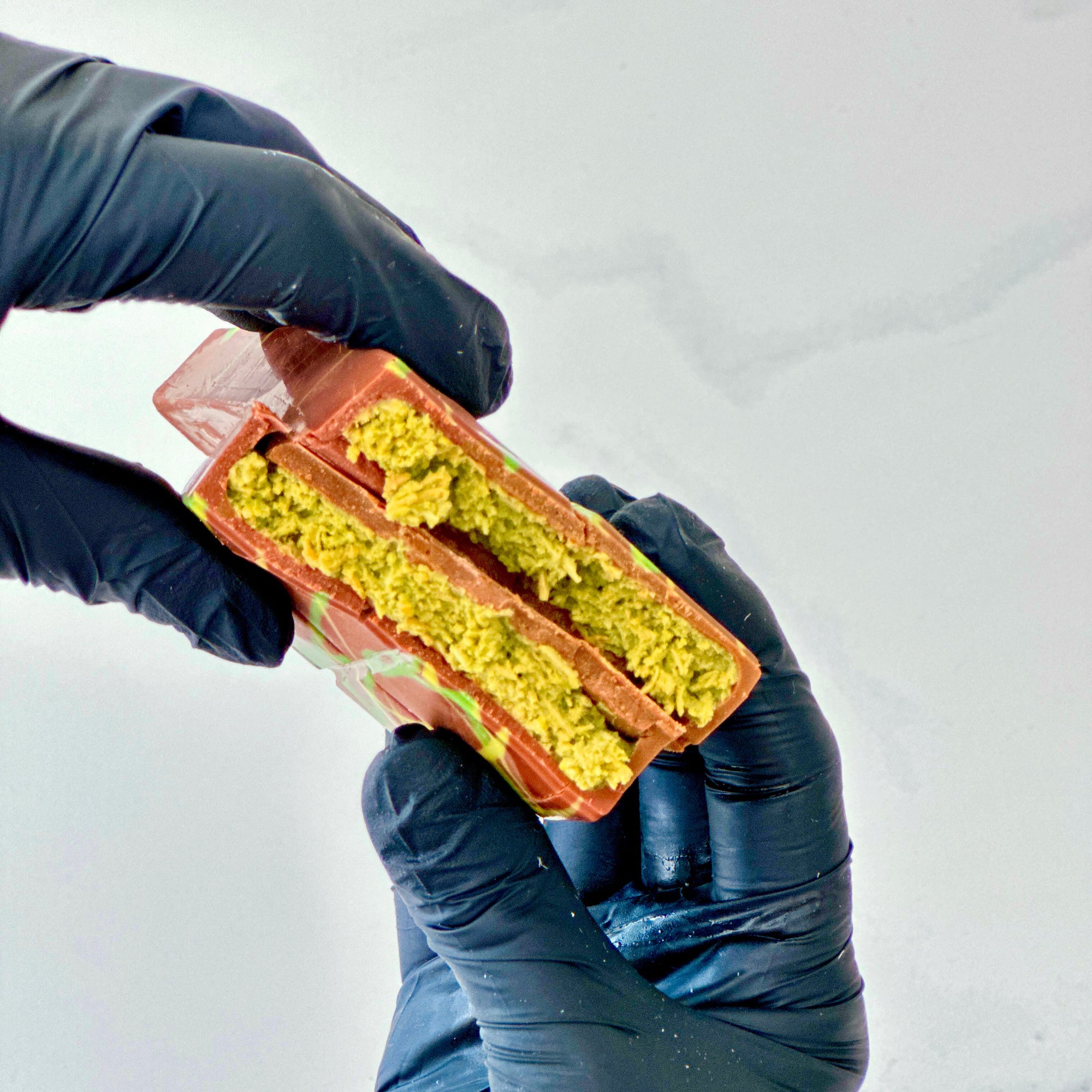 Dubai sjokolade Dubai sjokolade dubaibar dubai bar dubaisjokolade dubai sjokolade pistasj knafe pistasjkrem tiktok trendy baklava viral katayfi dubaichocolate knafeh ramadan minidessert eid dessert marshmallows marshmallow chrunchy tiktok viral trendbar