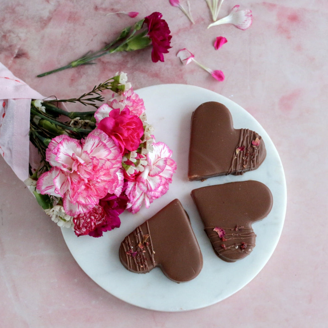 konfekteske valentine morsdag sjokolade marsipan gave gaveidé gavetips hjertesjokolade hjertekonfekt marsipanhjerte