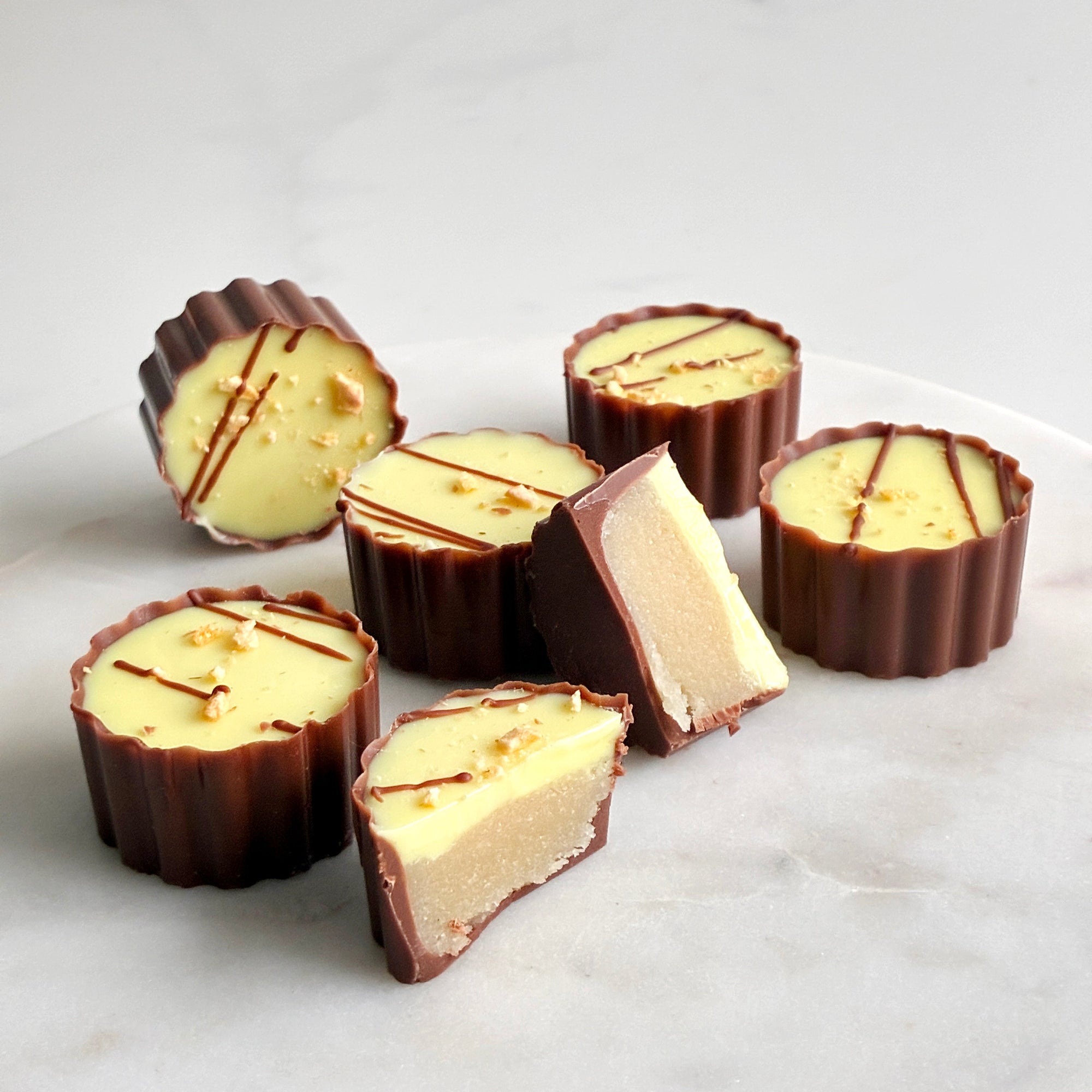 marsipan sitron petit four minidessert sjokolade trendy konfirmasjon bryllup sveitsisk sjokolade event bites cookies catering