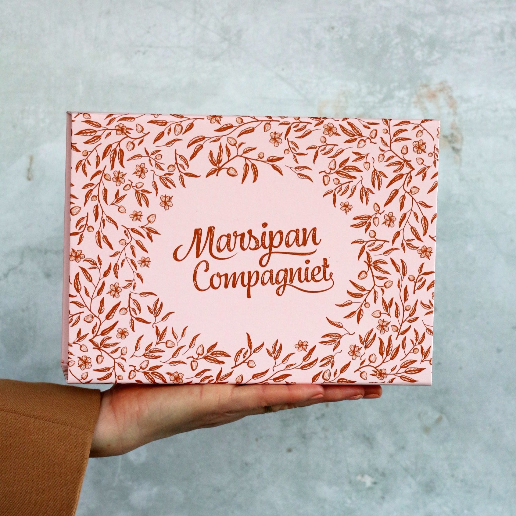 Marsipangris  marsipan grisemor gave julegave 1 kg stor marsipangris håndlaget marsipan mandelgave premie røtpremie julegris gaveeske marsipangave gaveeske