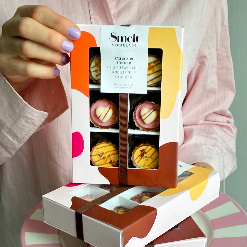 bringebærsjokolade petit four gave gavetips gave idée sjokoladekonfekt valentines valentine gave til mor morsdag norsk sjokolade handmade håndlaget cheesecake creme brulee tartufi sjokoladebiter smelt sjokolade marsipancompagniet 