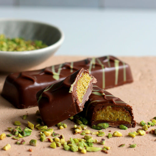 dubaibar dubai bar dubaisjokolade dubai sjokolade pistasj knafe pistasjkrem tiktok trendy baklava dubaichocolate knafeh påskesjokolade dubaiegg sjokoladeegg påskeegg dadler medjool ramadan minidessert eid dessert