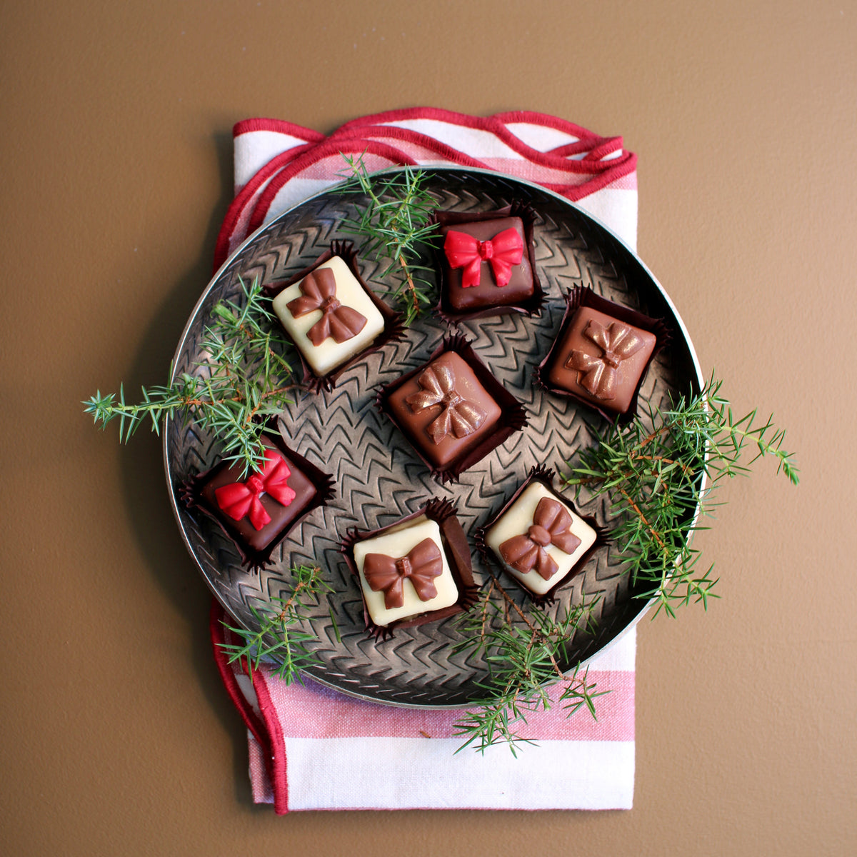 julegaver konfekt fylt konfekt gave firmagave julmarsipan julemarsipan ektemarsipan gaveeske konfekteske jul