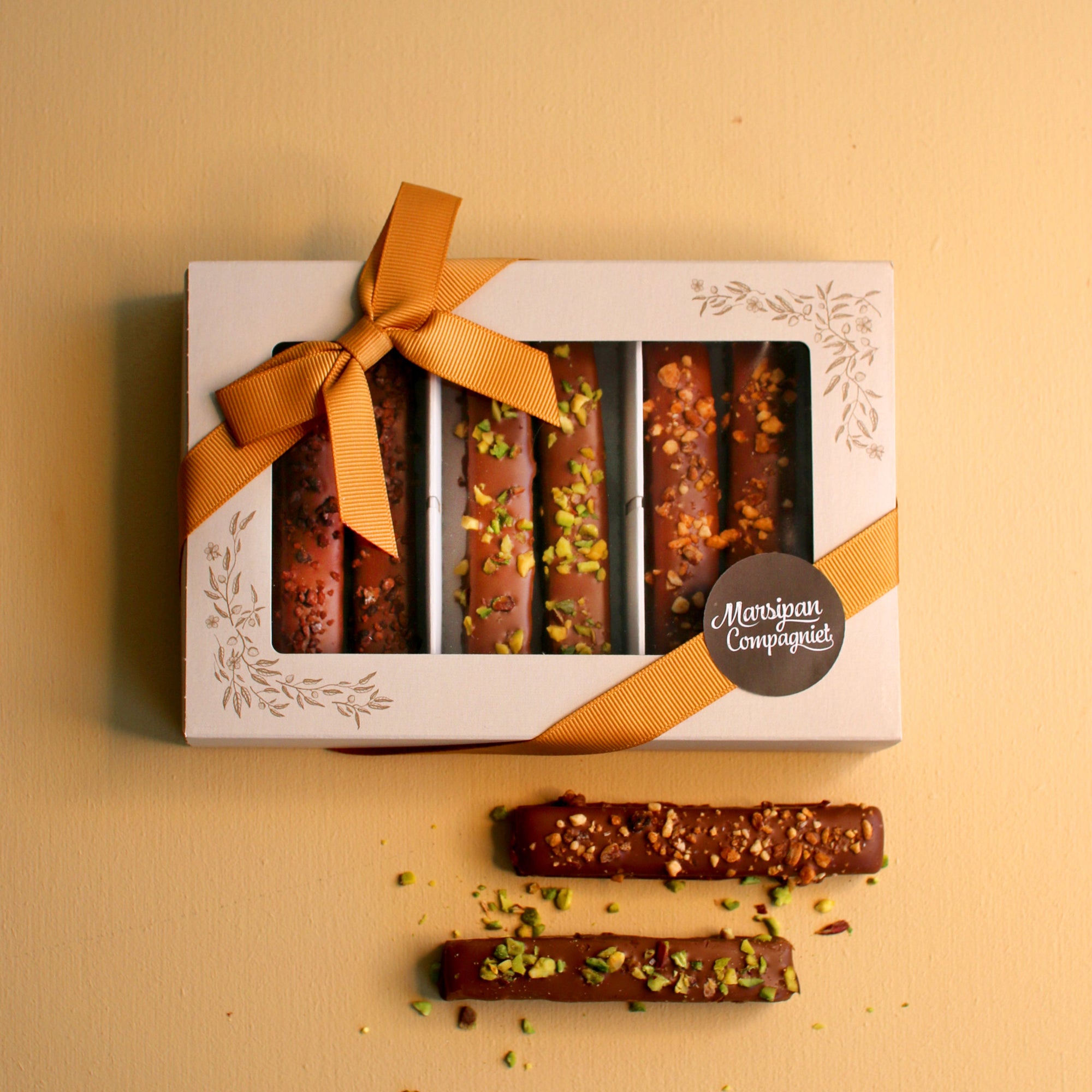 Cigarer marsipan konfekteske gave firmagave farsdag farsdagsgave julegave konfekteske ekte marsipan pistasj sjokolade med marsipan