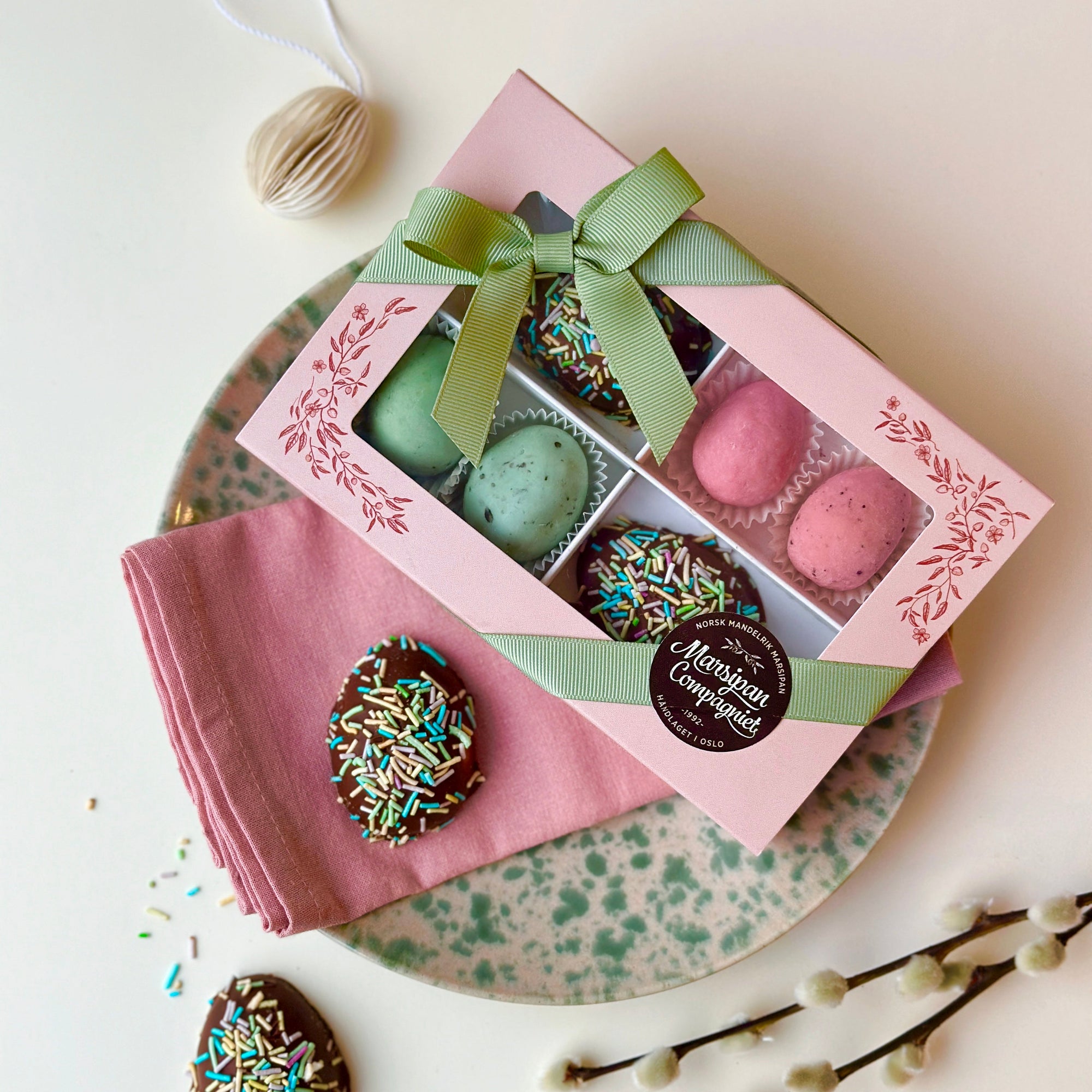 påskekonfekt påskemarsipan påskesjokolade gave gavetips spiselig gave påskegave firmagave appelsinsjokolade appelsinkonfekt bringebær sitron